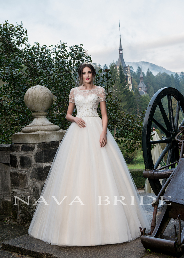 Katherine от Nava Bride