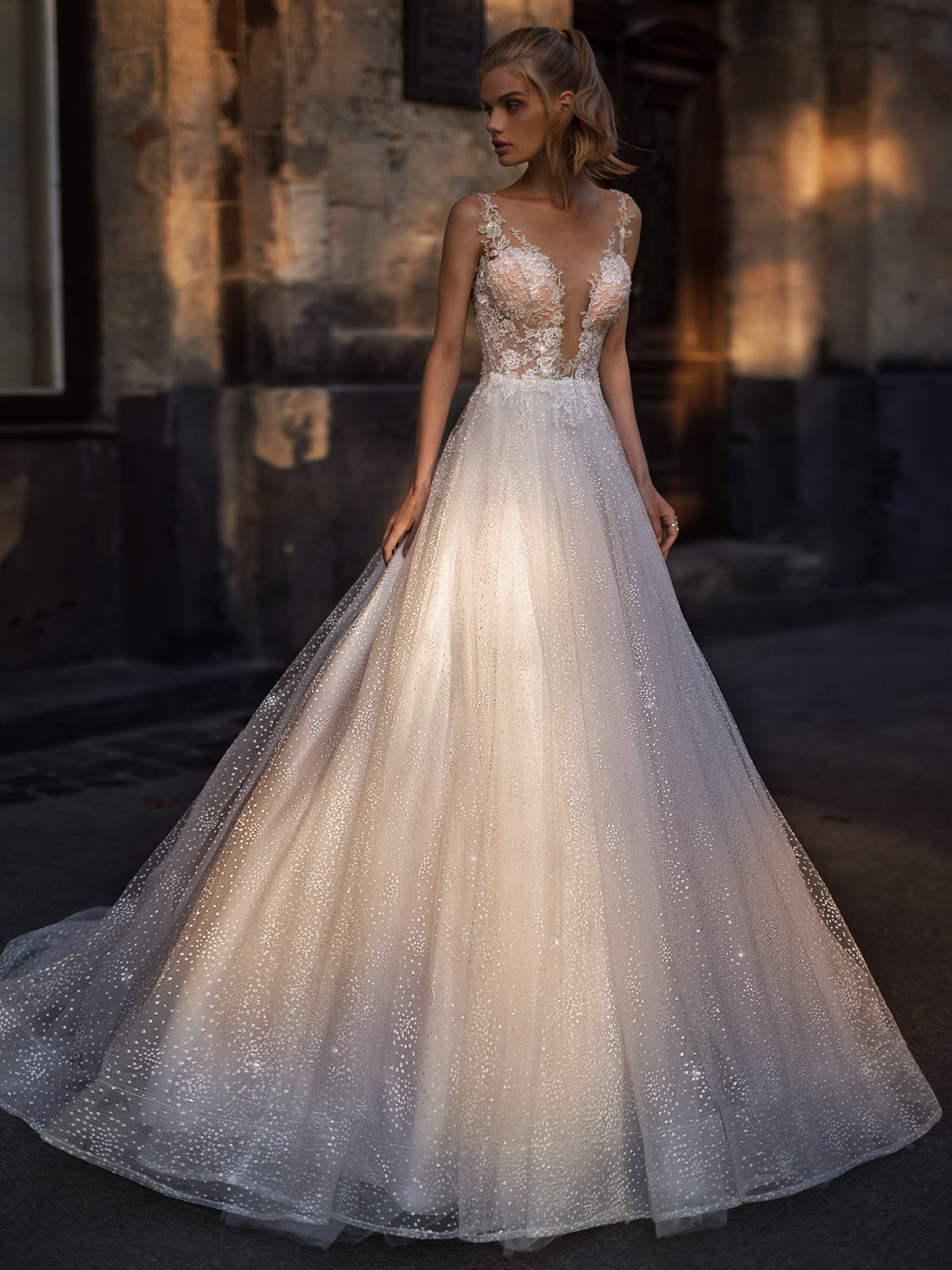 Hortense от Nava Bride