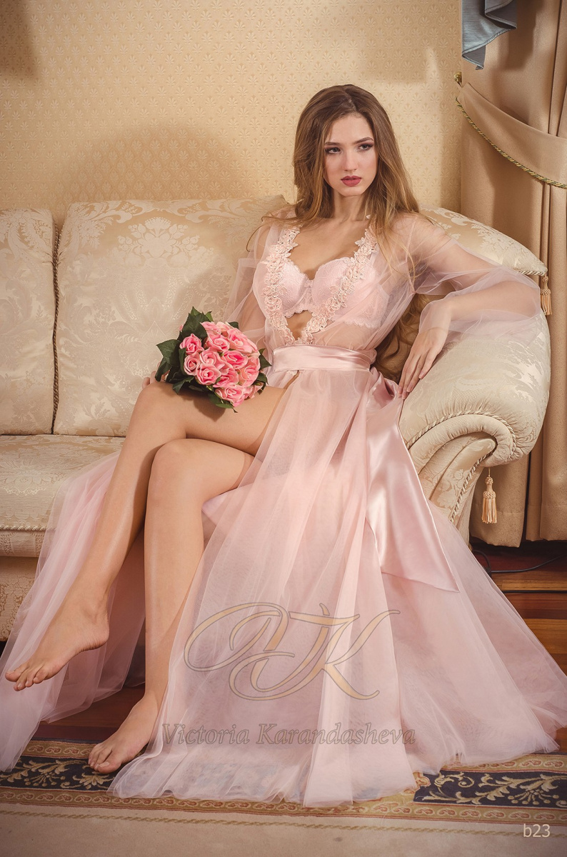 Розовое будуарное платье