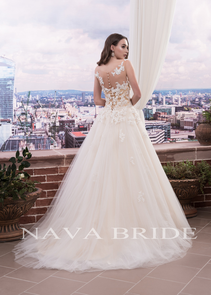 Dana от Nava Bride